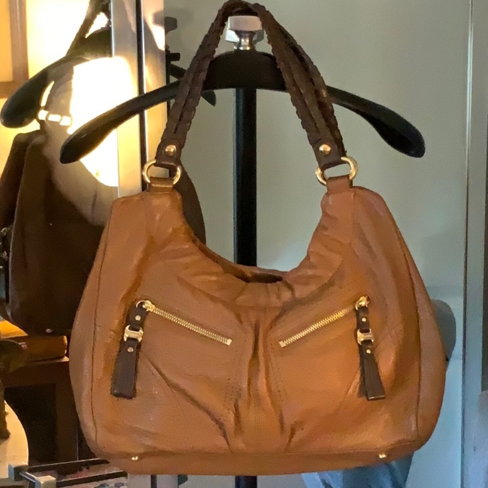 B. Makowsky two-toned leather shoulder bag